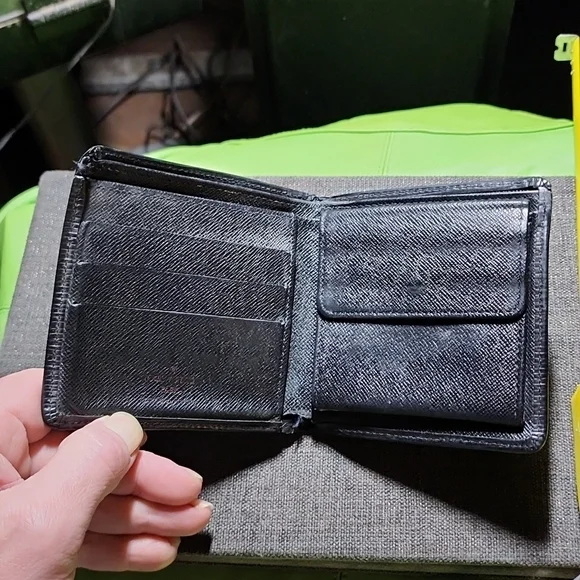 Louis Vuitton Mens Black Epi leather "Marco" wallet 100%AUTHENTIC - Picture 4 of 6